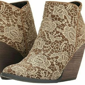 Very Volatile Shoes - Very Volatile Lacey ankle boots 7.5 tan round toe Very Volatile Shoes - Very Volatile Lacey ankle boots 7.5 tan round toe
